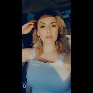 Meet your Posher, Paola